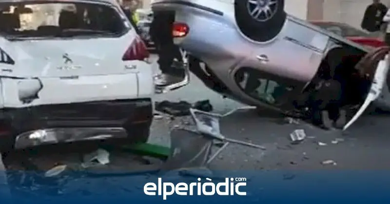 ***🔴*** VIDEO | Un conductor provoca un brutal accidente en el centro de Torrevieja