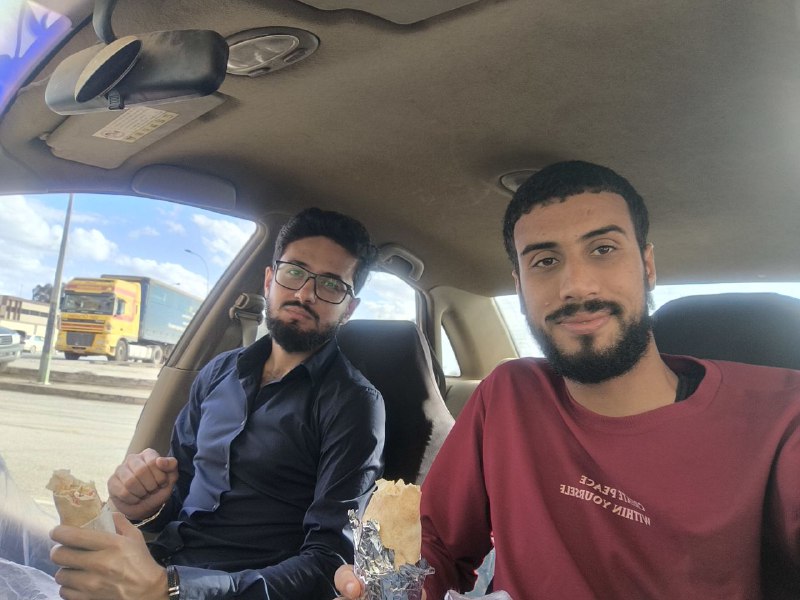 قعد يهدرزلي على مكونات الطعمية و …