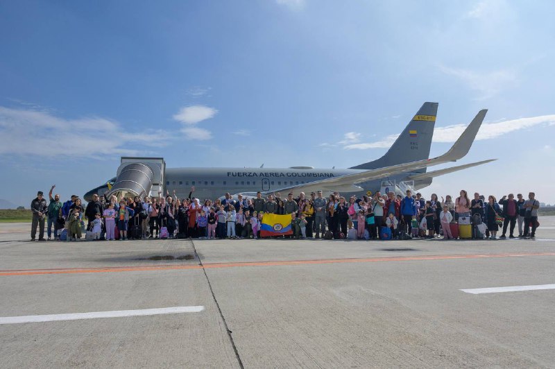 **Colombia recibe 117 colombianos que vivían …