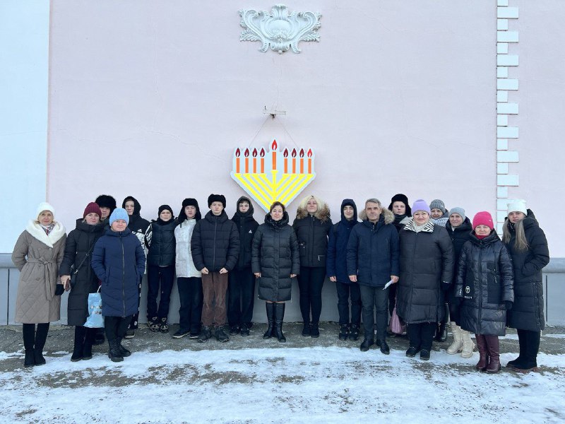 Первую ханукальную свечу зажгли в Октябрьском …