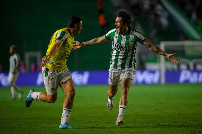 **Juventude acelera no fim e vence …