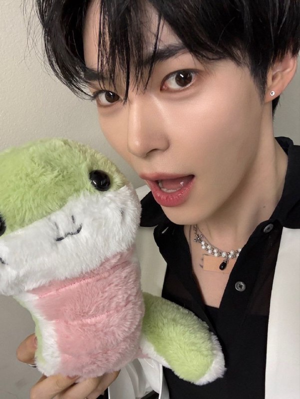 me and hanbin.