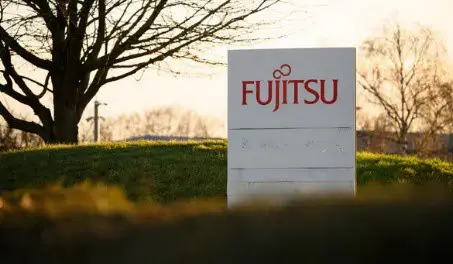 在英國「郵政冤案」中提供故障電腦系統的日本企業富士通 [#Fujitsu](?q=%23Fujitsu) 首度承認，公司有「道義責任」支付向受害者的賠償 ，並為事件道歉