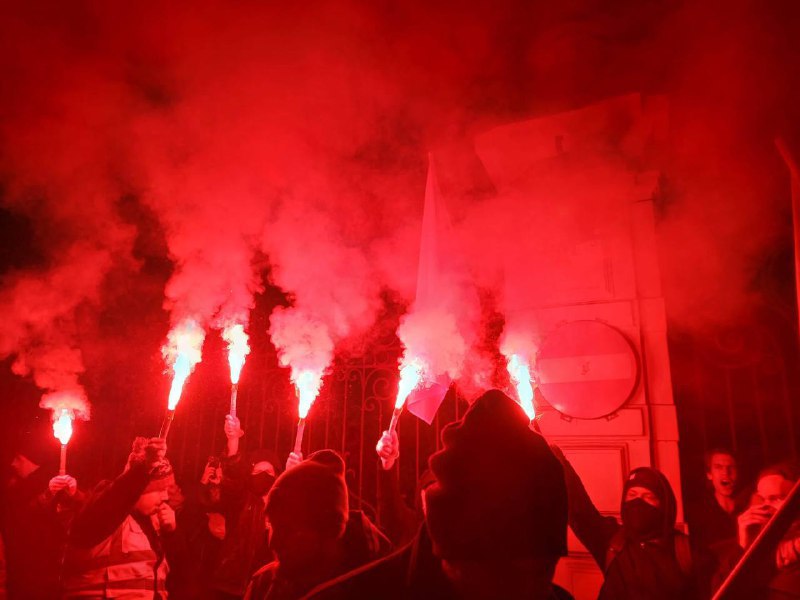 “Wszystkich nas nie spalicie”. Protest pod …