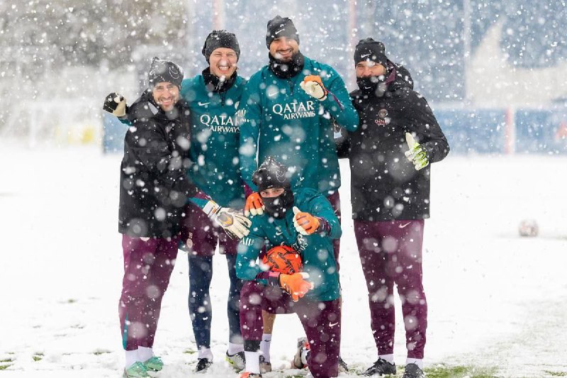 ***🌨️*** **В Париже уже выпал снег**