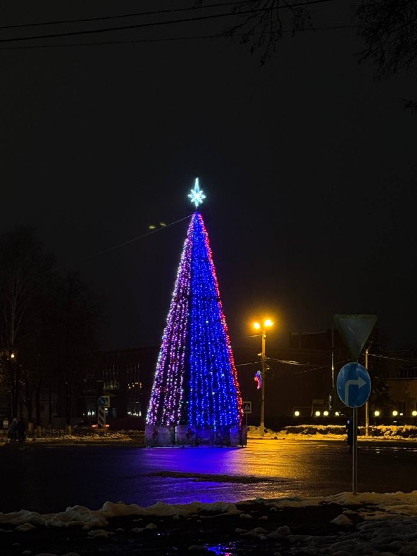 ***🎄*****Город постепенно украшают к Новому году**