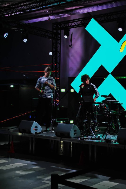 **мохукажет** в стенах ГЭС-2