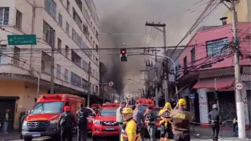 Incêndio atinge shopping no Brás em …