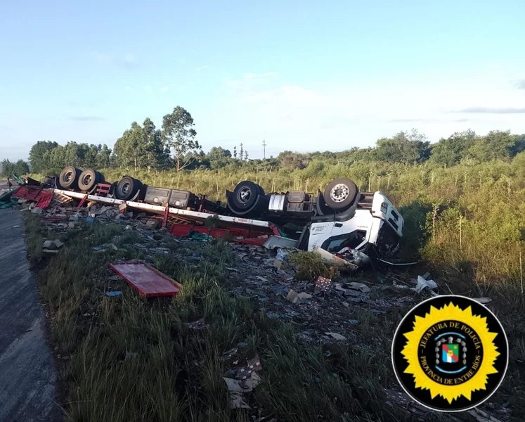 Volcó un camión en la Autovía …