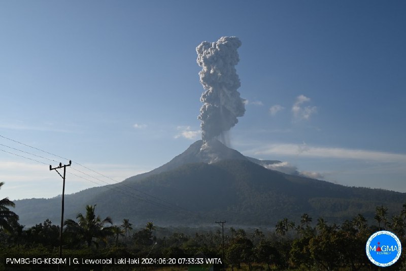 Извержение вулкана Левотоби (Индонезия, 20.06.2024).