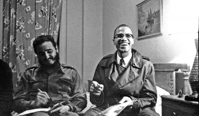 Fidel Castro e Malcom X ridono …