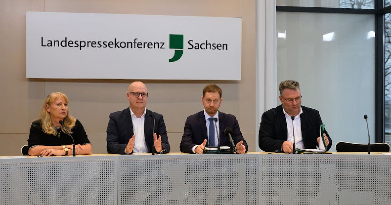 Nach [übereinstimmenden Medienberichten](https://www.saechsische.de/politik/regional/minderheitsregierung-sachsen-cdu-und-spd-einigen-sich-auf-grundsaetze-P6XMV7FZQNF57EFCJUDHSGY7DA.html) soll Sachsen zukünftig …