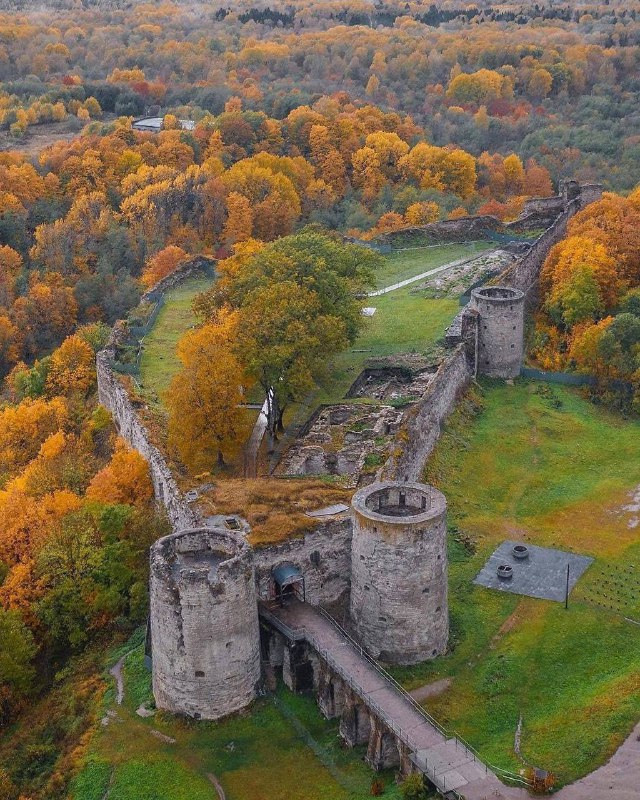 ***🏰*** **Средневековая крепость в Ленинградской области**