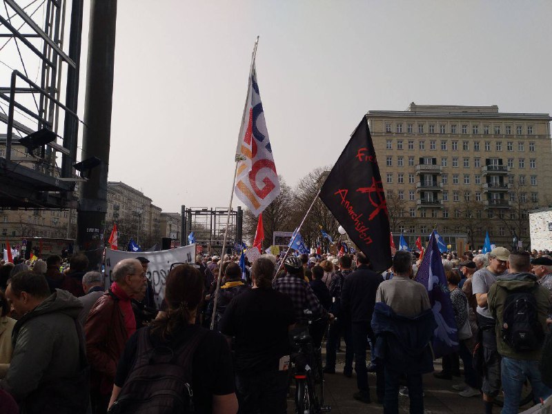 Freie Linke Anarchisten auf dem Ostermarsch …