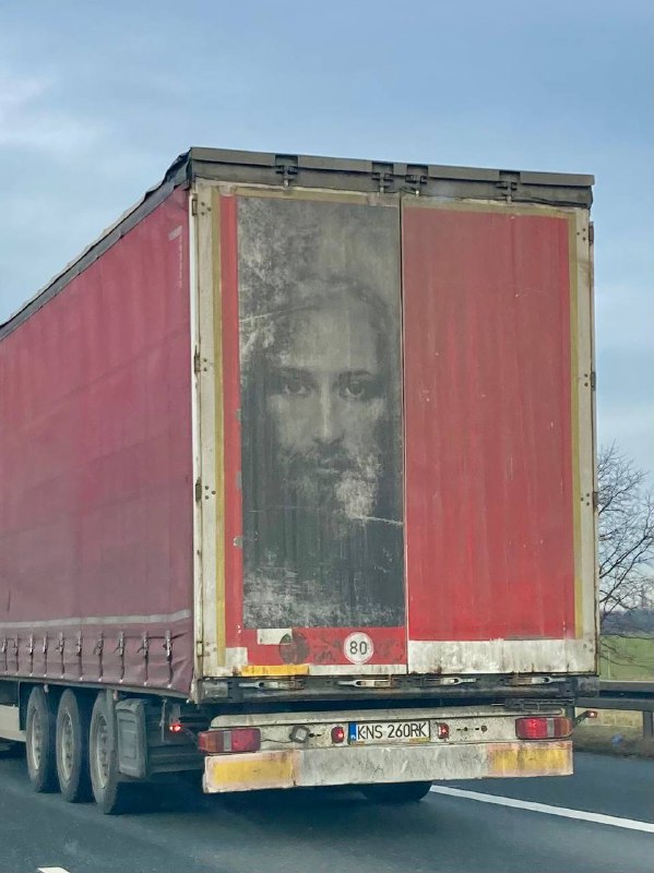 Routier polonais qui voyage avec Jésus