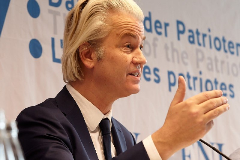 **Wilders, ante el ataque a aficionados …