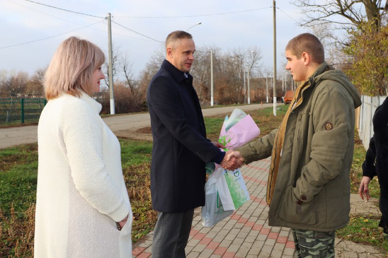 Поздравил с днем рождения Виталия Лавриненко. …