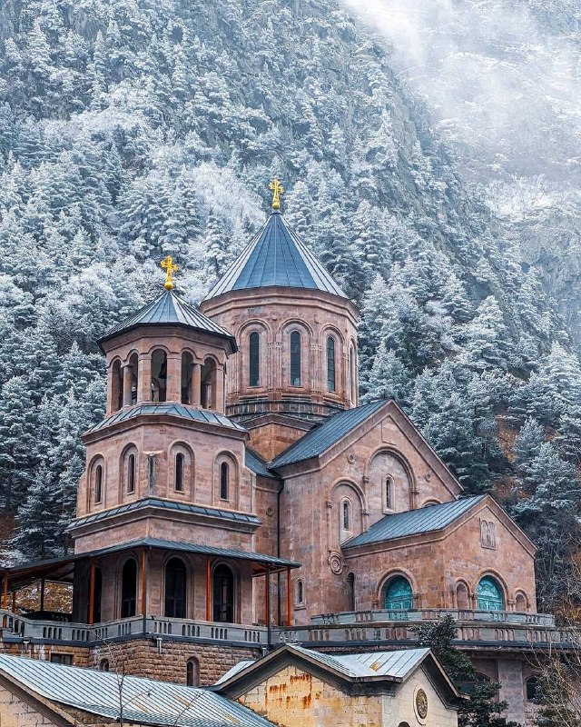 Монастырь в Дарьяльском ущелье ***⛪️***