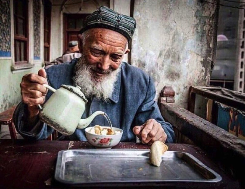 سئل عن بشاشه وجهه فقال : …