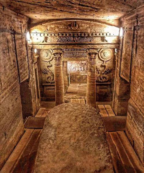 Catacombs of Kom El Shoqafa (Mound …