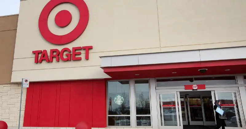 Target, 사회적 이슈가 되었던 부분의 영향 제외. 필수소비재 소비 양호. 비필수제품 소비 여전히 부진