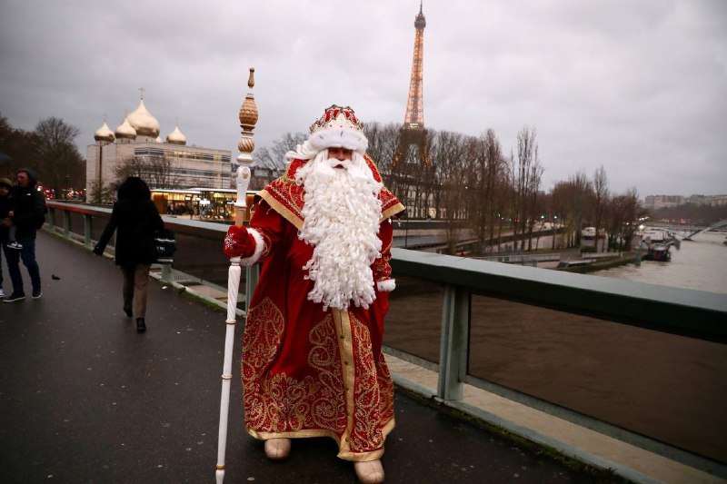 **Привет из Парижа*****🎅***