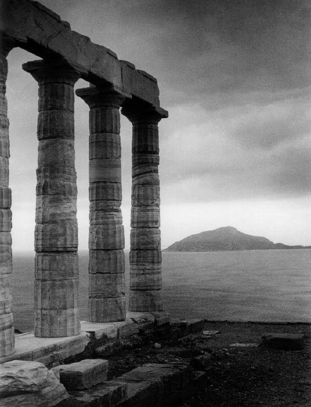 Ἔστι δὲ ἱερὸν τοῦ Ποσειδῶνος ἔξω …