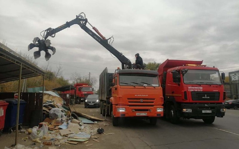 **В Оренбурге проходит общегородской субботник**