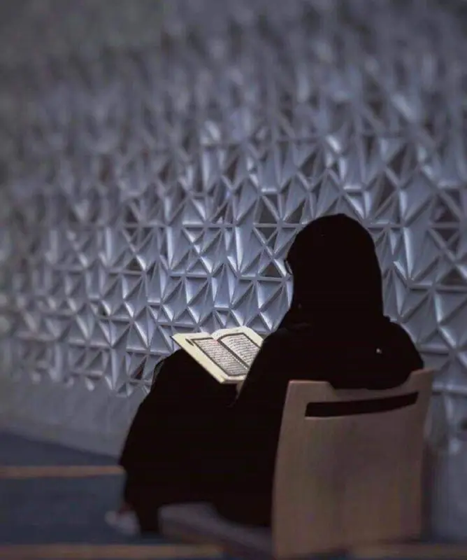 الدَّارُ أمانٌ ما دامَ يُقرأُ فيهَا …