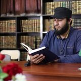 وصاحبُ الهمَّةِ العليَّةِ أمانيهِ حائمةٌ حولَ العِلمِ والإيمانِ والعملِ الَّذي يقرِّبُهُ مِنْ ربِّهِ ويدنيهِ مِنْ جوارِهِ. فأماني هذا إيمانٌ ونورٌ …