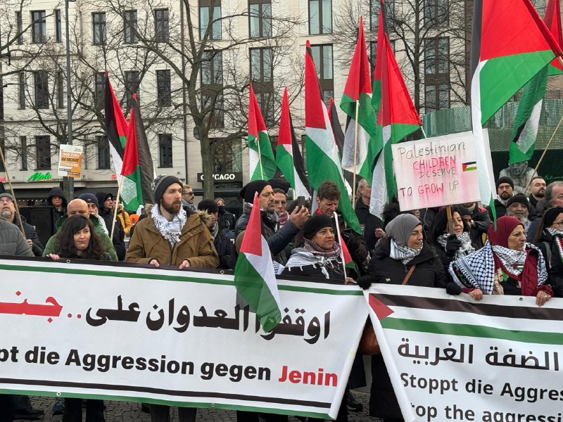 "Intifada immer wieder!‘ – Pro-Palästina-Demonstranten rufen …