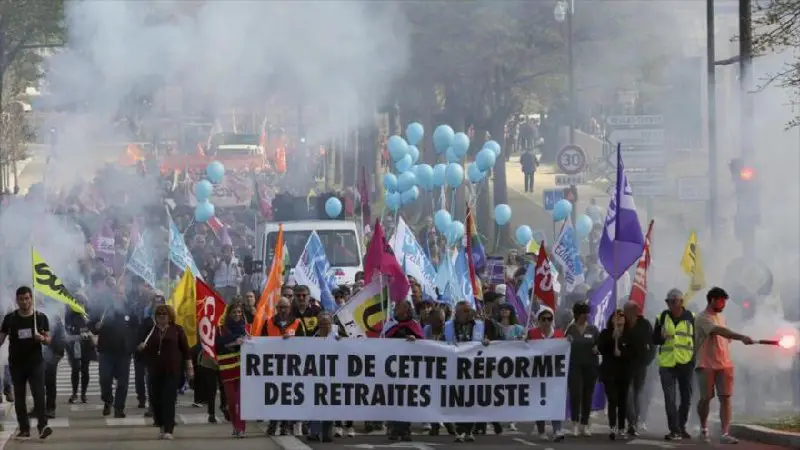 Miles de personas vuelven este jueves a tomar las calles de Francia para el undécimo día de protestas contra la …