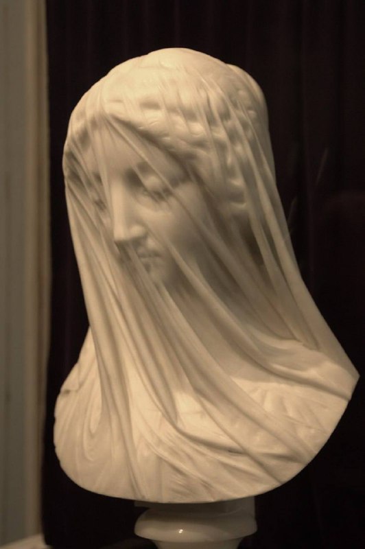 «La Virgen velada» de Giovanni Strazza.