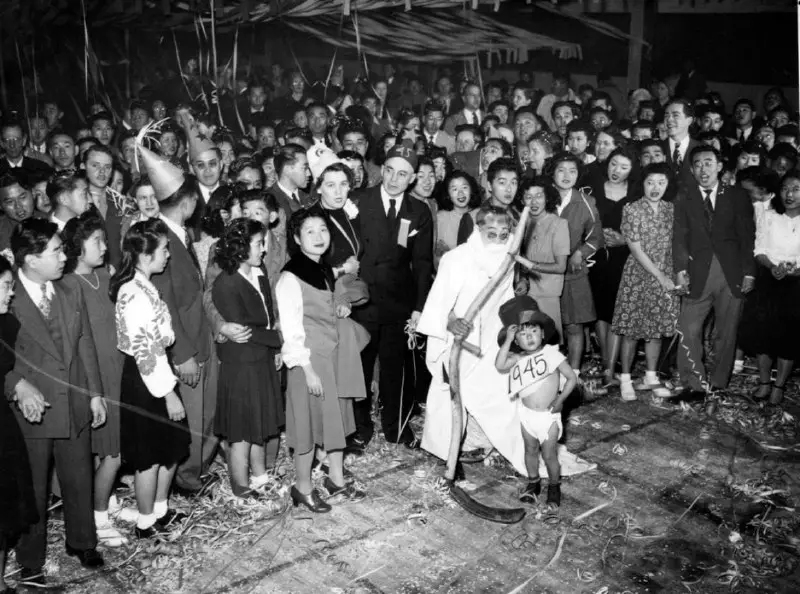 Japanese Americans celebrate New Year's Eve …