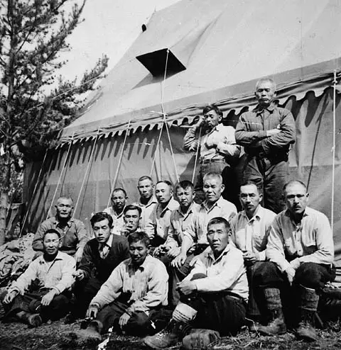 **Japanese-Canadians living at an internment camp …