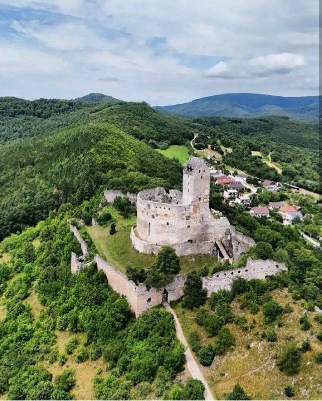 **Топольчанский замок (Topolciansky Hrad), Словакия**