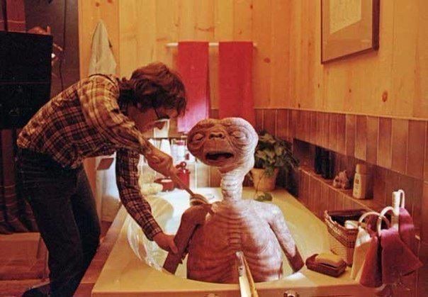 Steven Spielberg washes an E.T. alien …