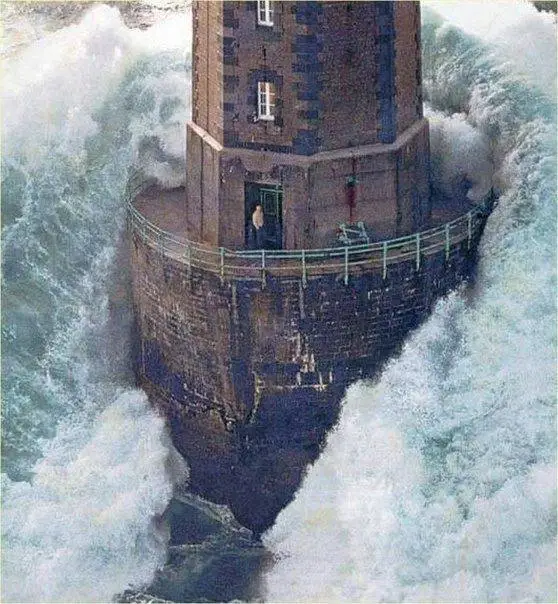 **Смотритель маяка у берегов Франции, 1989 …
