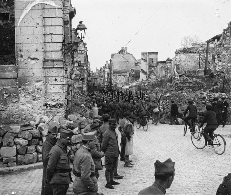 ***🇫🇷*** Bicycle-riding French troops ride through …