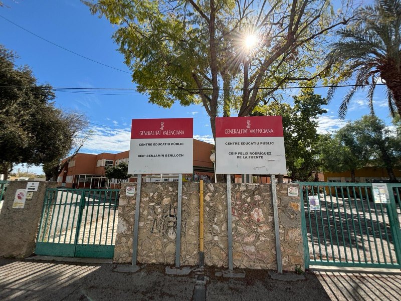 Dos colegios de Manises empezarán el curso con unos días de retraso para acabar unas obras