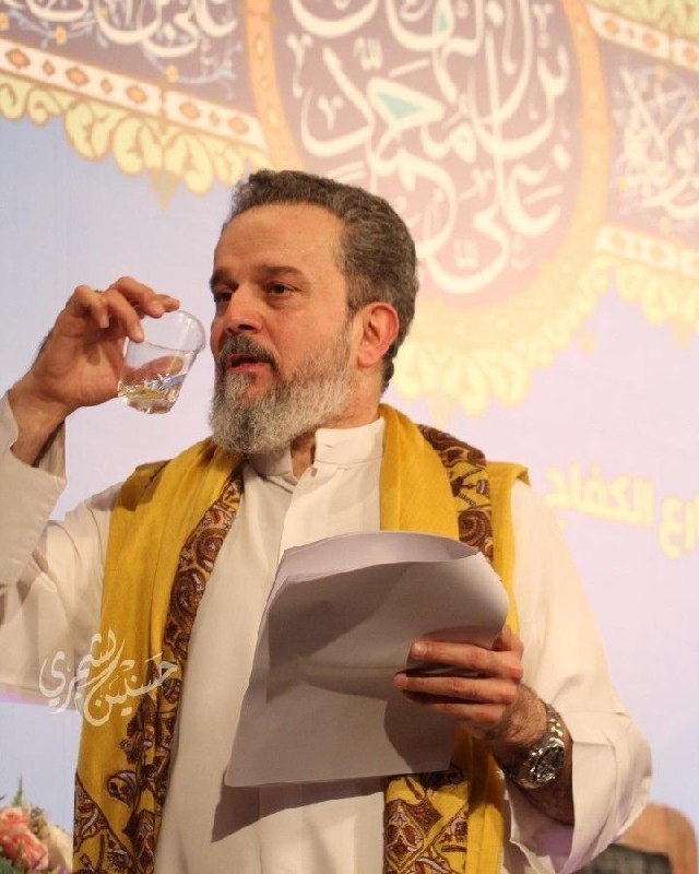 شَعرُكَ الأبيَض، ذَقنُكَ الكَثيف، عَيناك،