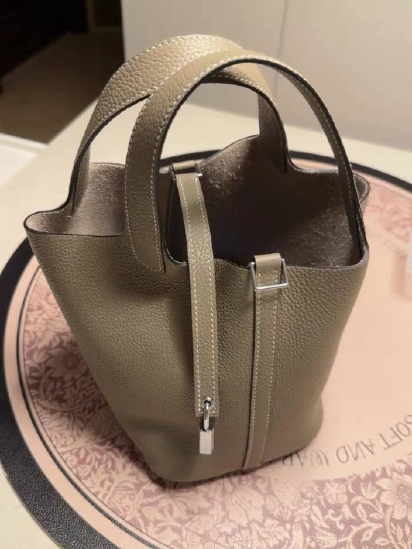 六年老店英国🇬🇧潮牌Hxxxxs正品👜