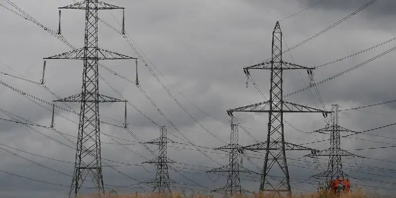 [**UK**](https://uk.news.yahoo.com/uk-blackouts-looming-heres-happen-155402344.html) **draws up emergency plan for extended blackouts and resulting crises**, **&amp; potential undersea cable attacks**