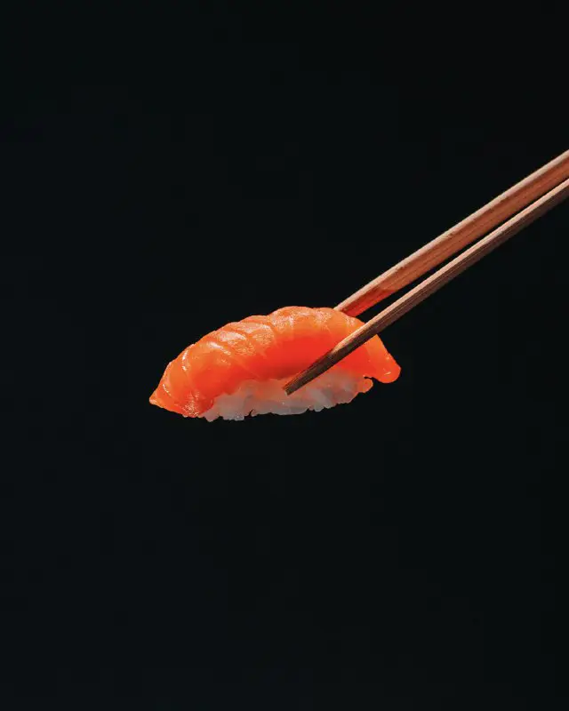 Невозможно представить суши без филе лосося.