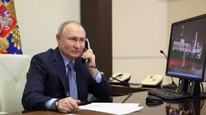 イタリアから来た夫婦は、プーチン大統領に直接電話し、ロシア国籍の取得を要請した。これはテレビチャンネル「ロシヤ24」の番組コールセンターが伝えたものである。