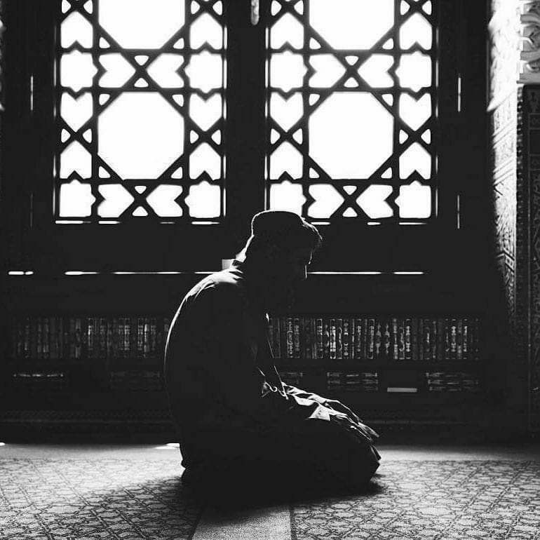 مَنْ للفُؤادِ إذَا مَالخوفُ أضْناهُ؟
