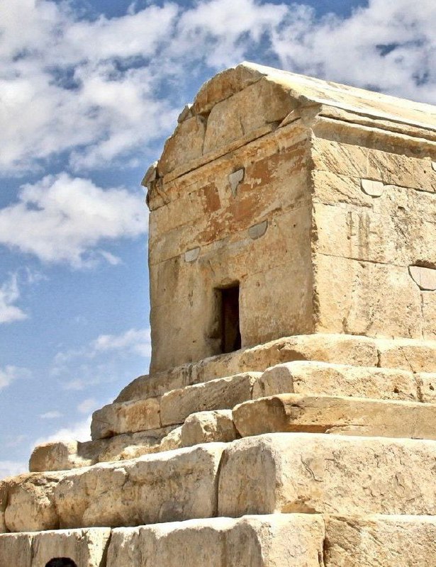 **۷ آبان برابر با بزرگداشت