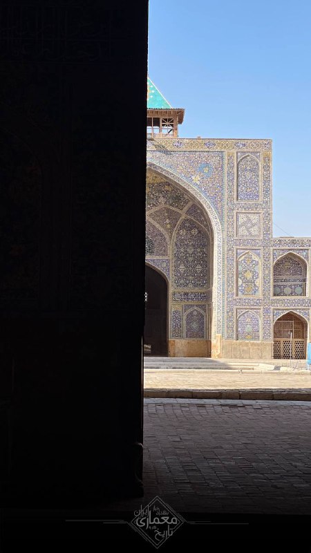 نزديك شد آن دَم كه رقيبِ …