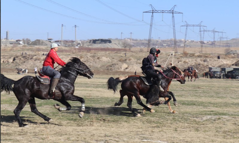 **Майдонда ор-номус, ғурур талашганлар (Фото)**