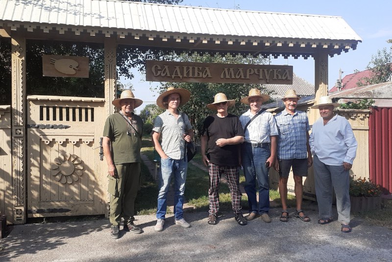 **Повернені храми в полотнах**